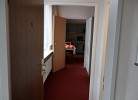 Blick in die Wohnung vom Treppenhaus aus