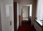 Blick von der Wohnküche Richtung Treppenhaus