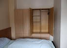 Blick auf den Kleiderschrank