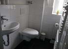 Draufsicht Toilette und Waschbecken