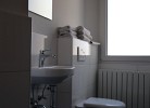 Toilette und Waschbecken